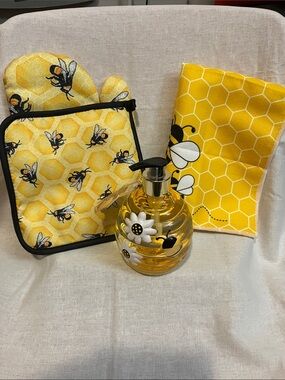 Sweet Honey Bee Honeycomb Kitchen Set with Honey Lemon Soap Dispenser